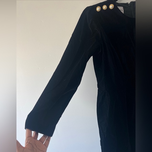 Karin Steven Petites Black Velvet Dress With Back Slit In Size 8 - Picture 5 of 9